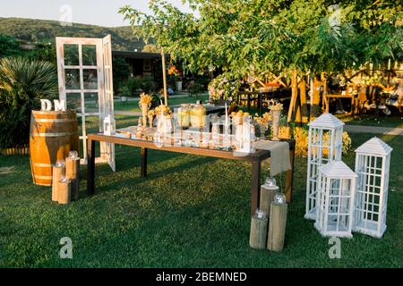 Lemonade buffet. Wedding area decoration. Preparations for the wedding  Stock Photo - Alamy