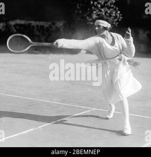 SUZANNE LENGLEN (1899-1938) French tennis player at Cannes in 1920. Stock Photo