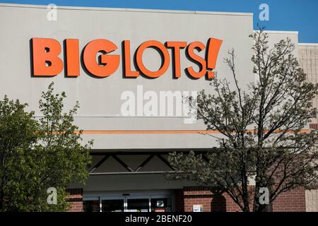 A logo sign outside of a Big Lots retail store location in Columbia, Maryland on April 6, 2020. Stock Photo