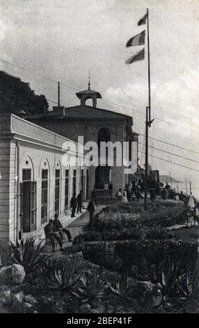 Vue de l'hopital anglais du mont Boron a Nice, Alpes maritimes (View of the english hospital in Nice) Carte postale 1915 Collection privee Stock Photo