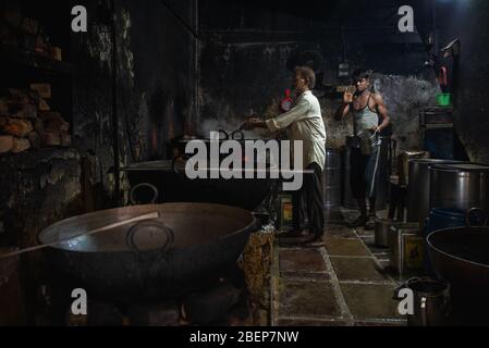 Cook preparing food in a kitchen, Varanasi, India Stock Photo