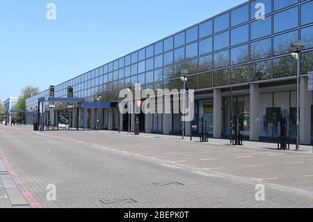 Milton Keynes Centre MK shops entrance civic offices library Stock Photo