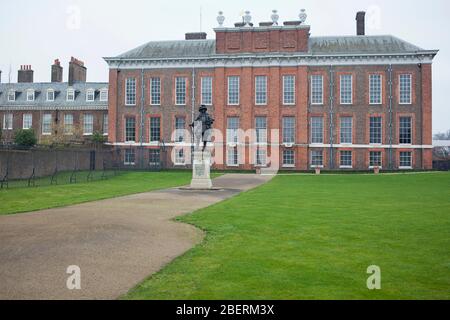 Bronze statue of King William III located at the south gate of Kensington Palace Stock Photo