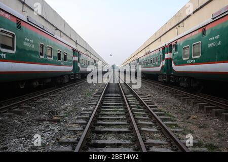 Dhaka, Bangladesh. 15th Apr, 2020. Kamalapur Railway Station, the central railway station of Bangladesh is totally empty and closed for 21 days now, as the government imposed an embargo on every kind of public transportation to prevent the amid spread of novel coronavirus (CoVid-19). Till now total 1132 people have been infected by COVID-19 in Bangladesh, of whom 50 died confirmed by IEDCR. 49 people were discharged as cured. (Photo by Md. Rakibul Hasan/Pacific Press) Credit: Pacific Press Agency/Alamy Live News Stock Photo