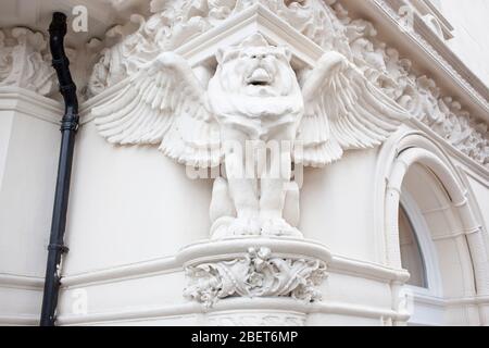 A winged lion statue on a building exterior Stock Photo