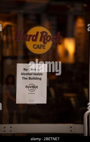 LOUISVILLE - MARCH 31, 2020: Sign on the window of a Hard Rock Cafe in downtown Louisville, Kentucky annoucing that it contains no cash or alcohol whi Stock Photo