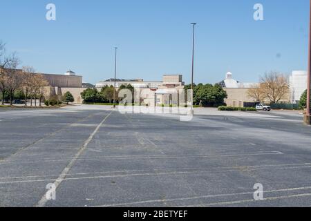 Kennesaw, GA / USA - 04/03/20: Empty parking lots - temporary shut down at Cobb county Town Center mall due to economic crisis during Covid-19 Corona Stock Photo