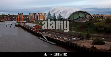 Tyne River, Newcaste upon Tyne, Gateshead, Sage and riverside, evening, NE England, UK, bridges, Gateshead Millennium Bridge Stock Photo