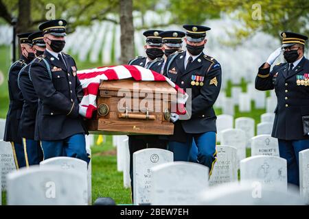 Arlington, United States Of America. 14th Apr, 2020. Arlington, United States of America. 14 April, 2020. U.S. Army soldiers assigned to Old Guard conduct modified military funeral honors for Army Retired Command Sgt. Maj. Robert M. Belch in Section 68 of Arlington National Cemetery April 14, 2020 in Arlington, Virginia. The soldiers wear face coverings to mitigate the spread of COVID-19 while conducting the ceremony. Credit: Elizabeth Fraser/US Army/Alamy Live News Stock Photo
