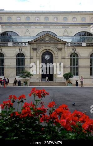 The courtyard with main entrance of National Library of France, Bibliotheque Nationale de France Richelieu Site.Paris.France Stock Photo