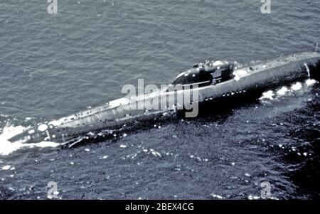 1982 - A port view of a Soviet Charlie class nuclear-powered cruise missile attack submarine underway. Stock Photo