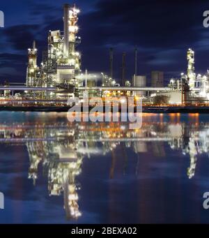 Oil refinery industrial plant at night Stock Photo