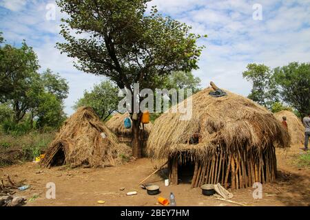 Thatched huts in a Mursi village. A nomadic cattle herder ethnic group located in Southern Ethiopia, close to the Sudanese border. Debub Omo Zone, Eth Stock Photo