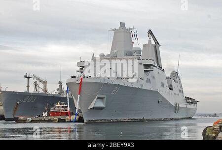 NORFOLK (Dec. 20, 2012) The amphibious transport dock ship USS New York (LPD 21) arrives at Naval Station Norfolk after a deployment to the U.S. 5th and 6th Fleet areas of responsibility. New York returned to Naval Station Norfolk after a scheduled deployment to the U.S. 5th and 6th Fleet areas of responsibility supporting Operation Enduring Freedom, Exercises African Lion, Eager Lion, International Mine Countermeasure Exercise 2012, and maritime security operations and theater security cooperation efforts in the Mediterranean and Arabian Seas. New York is built with tons of steel salvaged fro Stock Photo