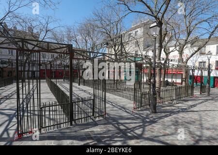 CONFINEMENT :MERCREDI ENSOLEILLE *** Local Caption *** En plein confinement,les restaurateursde la place du Tertre ressortent leurs terrasses Stock Photo