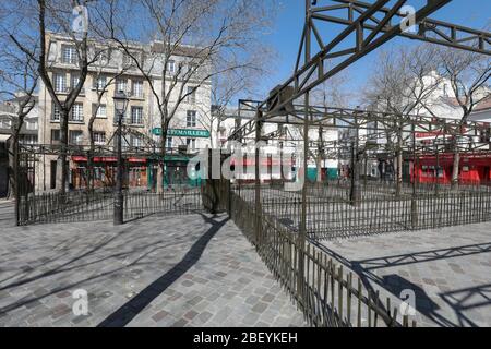 CONFINEMENT :MERCREDI ENSOLEILLE *** Local Caption *** En plein confinement les restaurateurs de la place du Tertre ressortent leurs terrasses Stock Photo