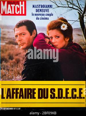 Frontpage of French news and people magazine Paris-Match, n° 1178, Marcello Mastroiani and Catherine Deneuve, 1971, France Stock Photo