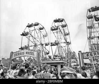 county fair ferris wheel ticket booth Stock Photo - Alamy