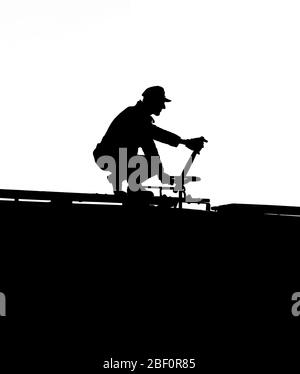 1920s SILHOUETTE OF ANONYMOUS RAILROAD TRAIN CREW BRAKEMAN SETTING OR ADJUSTING THE BRAKES WORKING ON TOP OF A FREIGHT BOXCAR - s1155 HAR001 HARS COPY SPACE FULL-LENGTH HALF-LENGTH PERSONS UNITED STATES OF AMERICA DANGER MALES RISK PROFESSION TRANSPORTATION B&W KNEELING RAIL SKILL OCCUPATION SKILLS DANGEROUS STRENGTH SILHOUETTED COURAGE CAREERS EXCITEMENT LOW ANGLE PRIDE OF THE OCCUPATIONS CONCEPTUAL FREIGHT CAR RAILROADS ANONYMOUS OR BRAKES MID-ADULT MID-ADULT MAN TRAINMAN ADJUSTING BLACK AND WHITE BOXCAR BRAKEMAN HAR001 OLD FASHIONED ON TOP Stock Photo