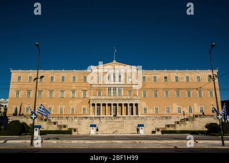 Athens, Greece. 16th Apr, 2020. A view of the Parliament, flooded with tourists before the COVID-19 era. Greece on lockdown since March 22nd counts to date 2207 confirmed Covid-19 cases and 105 fatalities. Credit: Nikolas Georgiou/ZUMA Wire/Alamy Live News Stock Photo