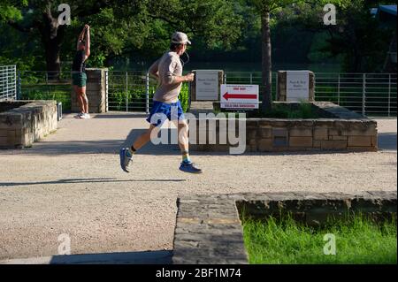 Mitigate Potential Gatherings. 16th Apr, 2020. The City of Austin Parks Department placed signs at the Ann and Roy Butler Hike and Bike Trail along Lady Bird Lake, into a one-way trail in an effort to mitigate potential gatherings. Austin, Texas. Mario Cantu/CSM/Alamy Live News Stock Photo