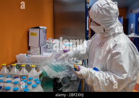 Rome, Italy. 16th Apr, 2020. Inside the intensive care of the Rome's Covid3 Hospital during Coronavirus Covid-19 emergency. (Photo by Davide Fracassi/Pacific Press) Credit: Pacific Press Agency/Alamy Live News Stock Photo