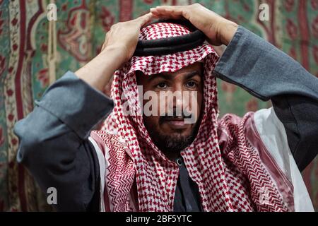 Palestinian scarf hi-res stock photography and images - Alamy