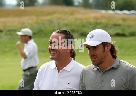 Nico McBrain and hockey player Henrik Zetterberg on the golf course, playing a Pro Am in Stockholm / Sweden, Arlandastad, golf course, august 2007. Stock Photo