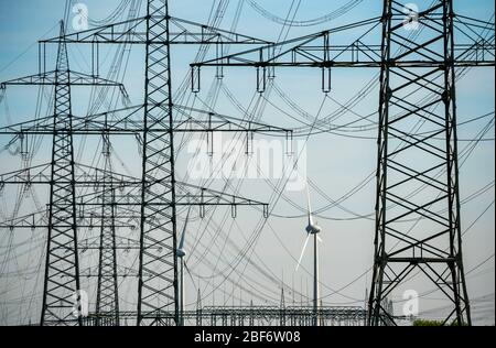 Extra-high voltage lines, 380 KV, at Gohrpunkt substation, the electricity comes from the Rhenish lignite mining area, wind turbine, wind energy, at G Stock Photo