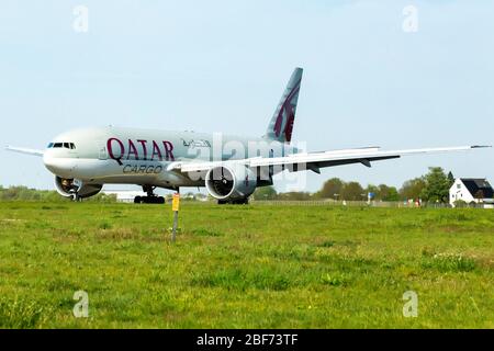 16 april 2020 Maastricht, The Netherlands Airplanes leaving the Airport Qatar cargo vliegtuig A7-BFH  Qatar cargo plane A7-BFH Stock Photo