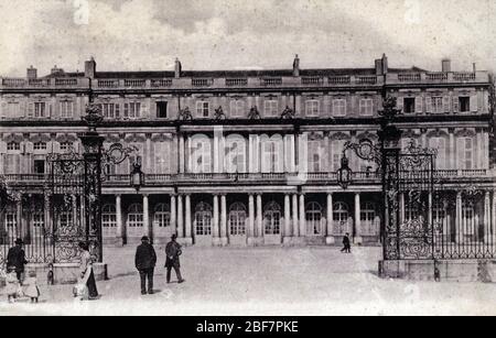 Vue du palais du Gouvernement a Nancy, Lorraine - postcard 1910 ca Private collection Stock Photo