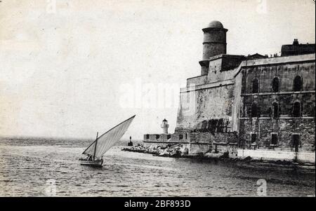 Vue du fort saint Jean a Marseille - Carte postale vers 1910 Collection privee Stock Photo