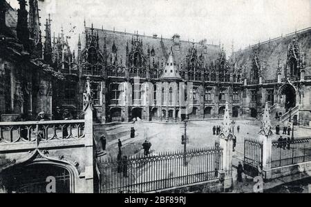 Vue du palais de justice de Rouen en Seine Maritime, Normandie Carte postale vers 1910 Collection privee Stock Photo