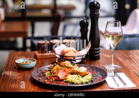 Chicken with specially crafted avocado sauce accompanied by white wine Stock Photo