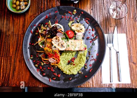 Chicken with specially crafted avocado sauce accompanied by white wine Stock Photo