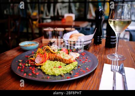 Chicken with specially crafted avocado sauce accompanied by white wine Stock Photo