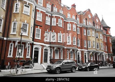 Brick row houses along Draycott Place and Cadogan Gardens near Cadogan Square in the affluent and exclusive neighborhood of Chelsea, London Stock Photo