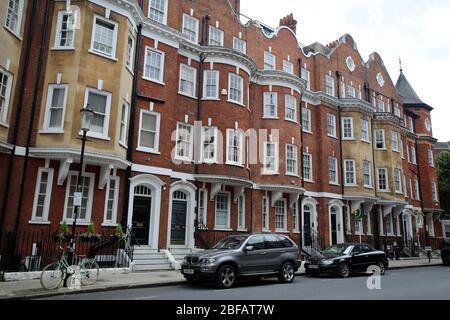 Brick row houses along Draycott Place and Cadogan Gardens near Cadogan Square in the affluent and exclusive neighborhood of Chelsea, London Stock Photo