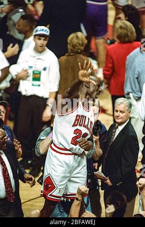 Michael Jordan and the Chicago Bulls defeat the Utah Jazz winning the 1997 NBA Finals Stock Photo