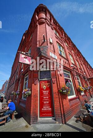 Cains Brewery Tap, Classic British Pub, 39 Stanhope St, Liverpool, Merseyside,England, UK, L8 5RE Stock Photo