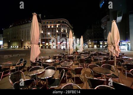 Vienna, Austria. 17th Apr, 2020. The exit restrictions in Austria have been extended to end of April  2020. In the first district of Vienna, where the tourist crowds normally crowd, the streets and squares are deserted. Credit: Franz Perc / Alamy Live News Stock Photo