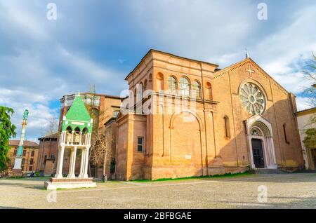 Basilica of San Domenico church building and Arca di Rolandino de' Passeggeri arch on Piazza San Domenico square in old historical city centre of Bolo Stock Photo