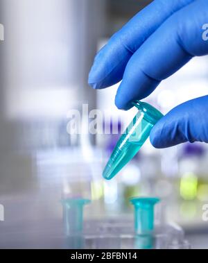 Scientist preparing a sample vial for automated analysis in the lab. Stock Photo