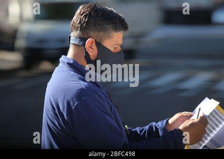 Buenos Aires, Buenos Aires, Argentina. 17th Apr, 2020. Quarantine in argentina. In image : A man wearing a face mask Credit: Claudio Santisteban/ZUMA Wire/Alamy Live News Stock Photo