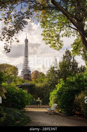This quiet park, near to Invalides Hotel, give a different and perfect view of Eiffel Tower Stock Photo