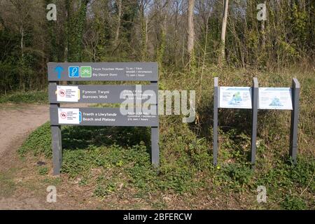 signs of footpaths and temporarily closed riding trails in Candleston in Merthry Mawr nature reserve Stock Photo