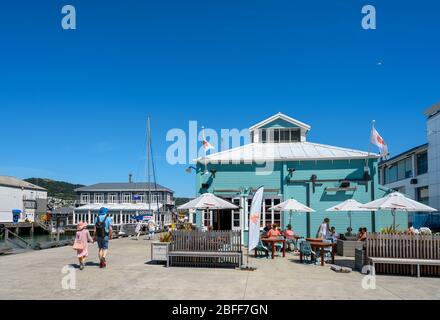 Restaurant / bar on the seafront promenade at Queens Wharf, Wellington, New Zealand Stock Photo