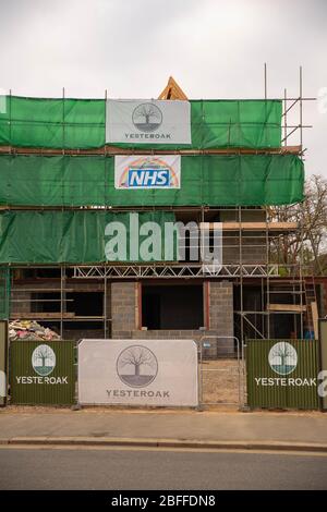 Southend-on-Sea, UK. 18th Apr, 2020. An NHS thank you message on the scaffolding of a building site. Messages of support for the NHS. Penelope Barritt/Alamy Live News Stock Photo