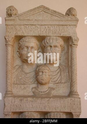 Roman stele. 1st CE.  Bust of Publio Arrio Montano, Mocazia Helpide (wife) Pubio Arrio Polluce son with 'bulla'). Ravenna. Itay. Stock Photo