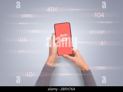 Hands holding smart phone with error 404 or not found icon Stock Photo